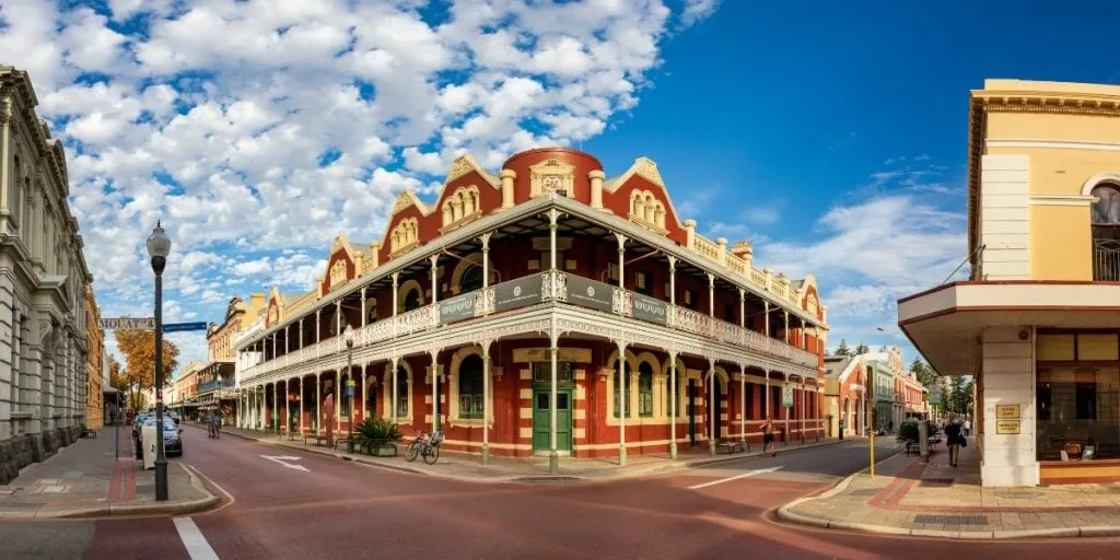 Bâtiments anciens à l’angle de High Street et Mouat Street, à Fremantle