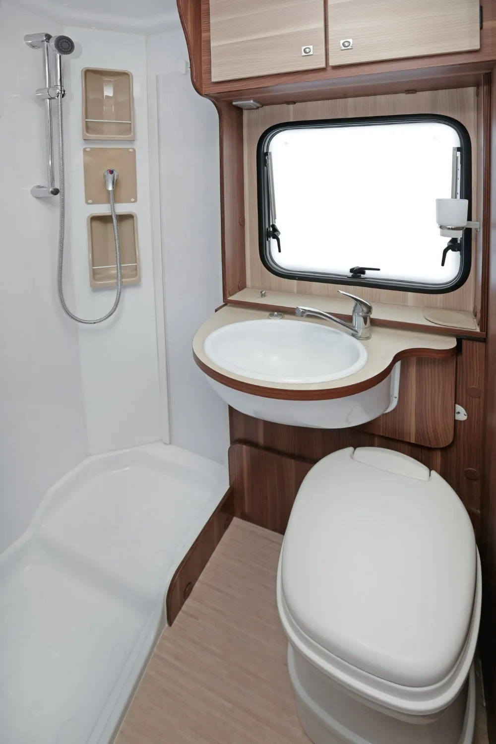 motorhome-interior-bathroom