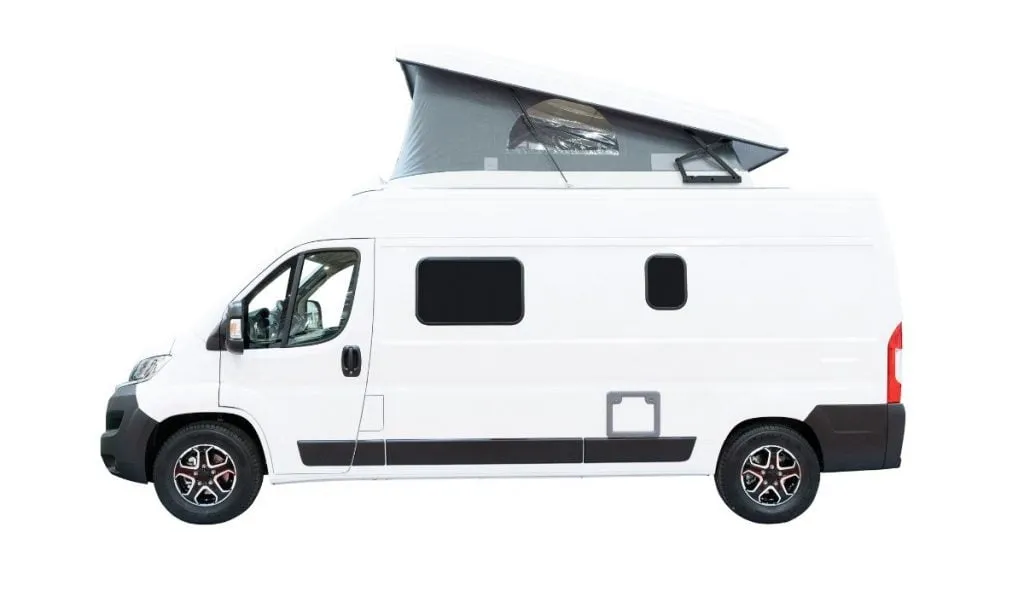 Pop-top campervan met opgeklapt dak