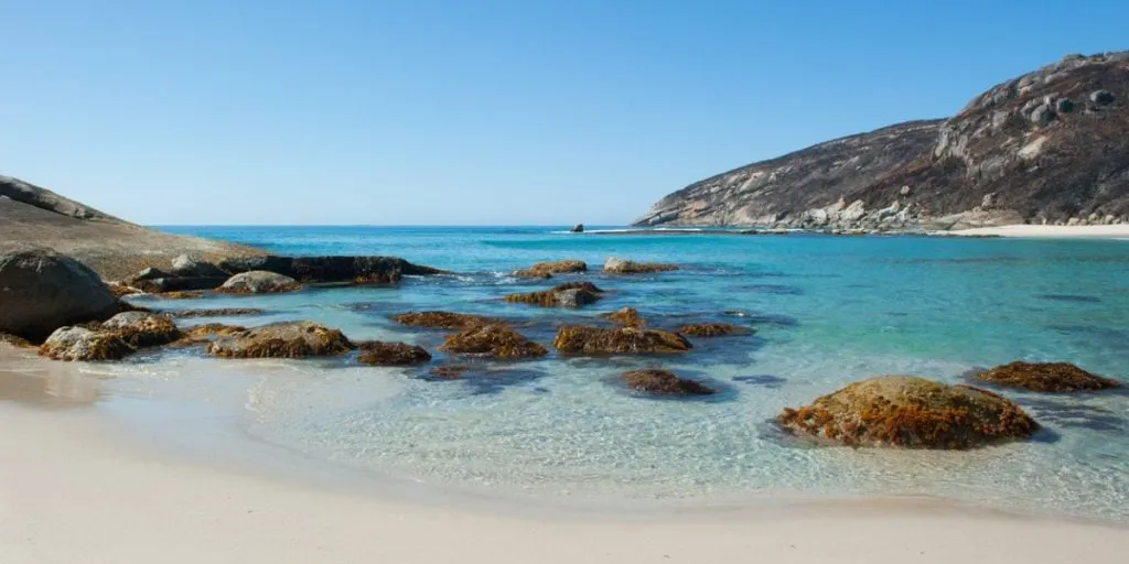 Salmon Beach Bay, dans le parc national de Torndirrup, près d’Albany