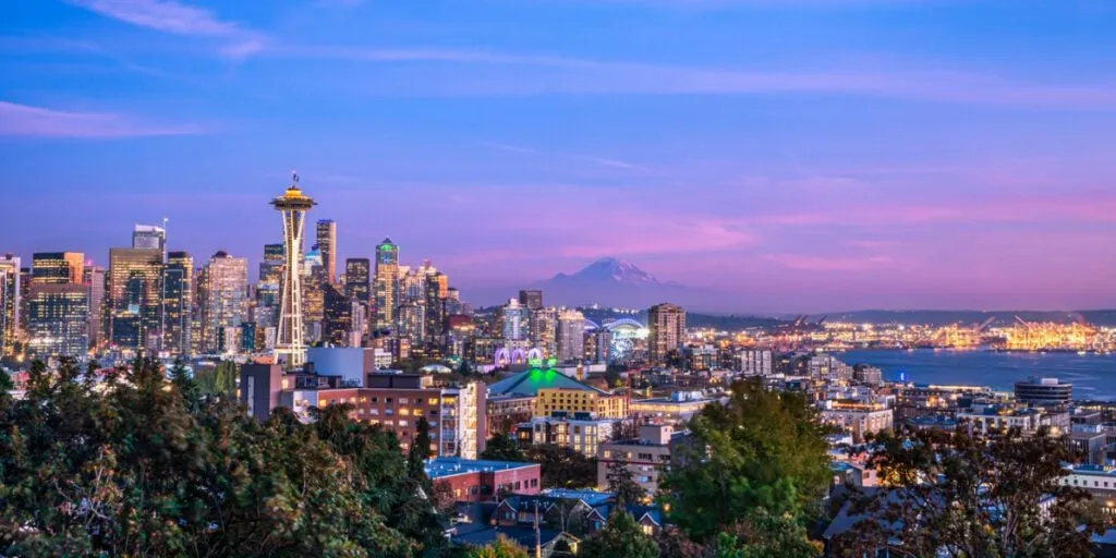 Seattle skyline, Space Needle and Mount Rainier from Kerry Park